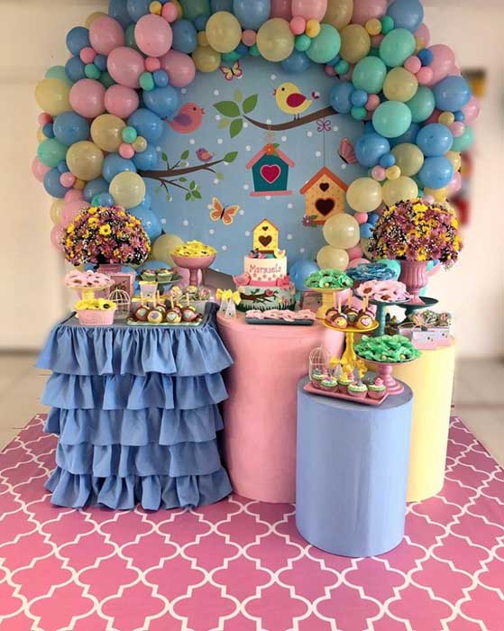 decoração jardim encantado simples versus luxo 1 ano