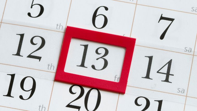 carteira no chão dinheiro