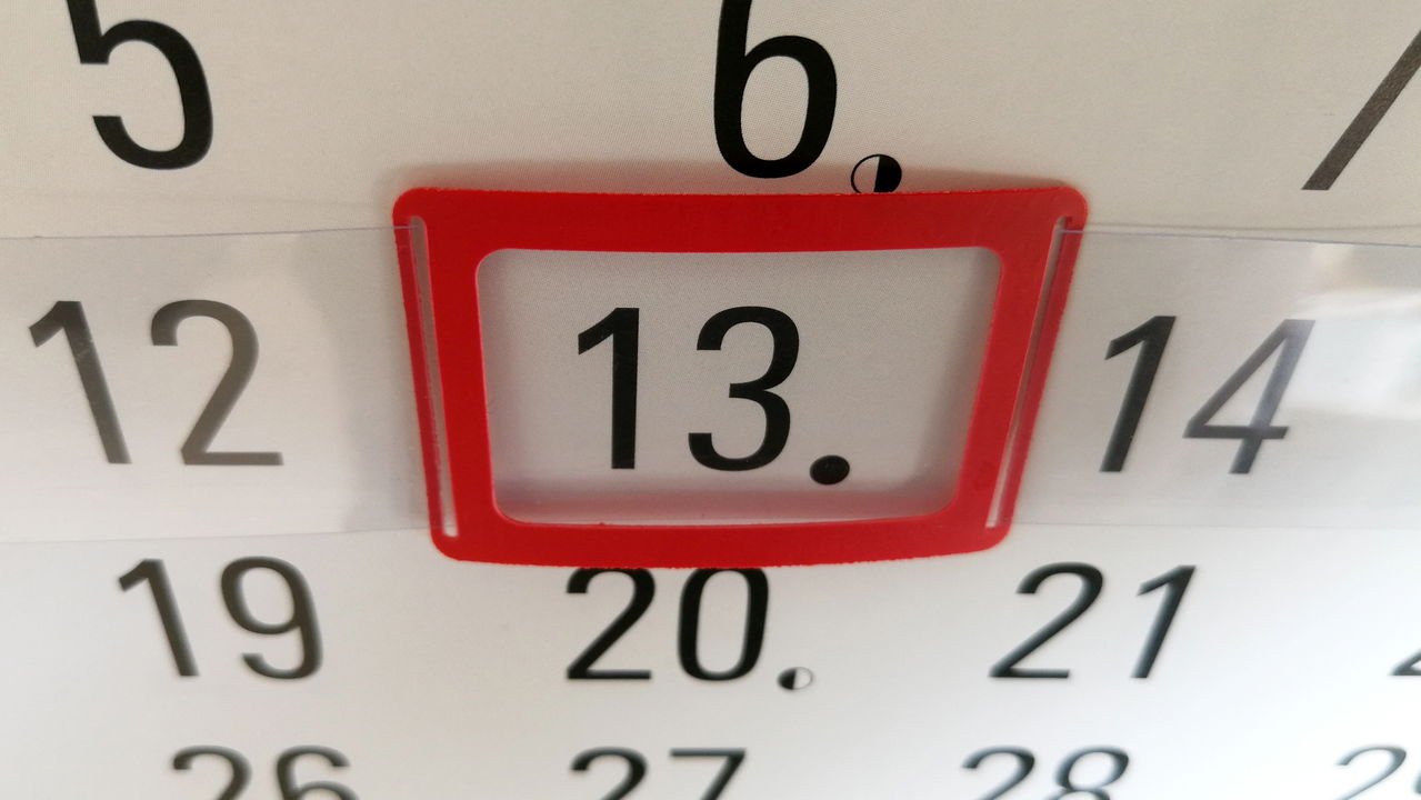 vassoura atrás da porta