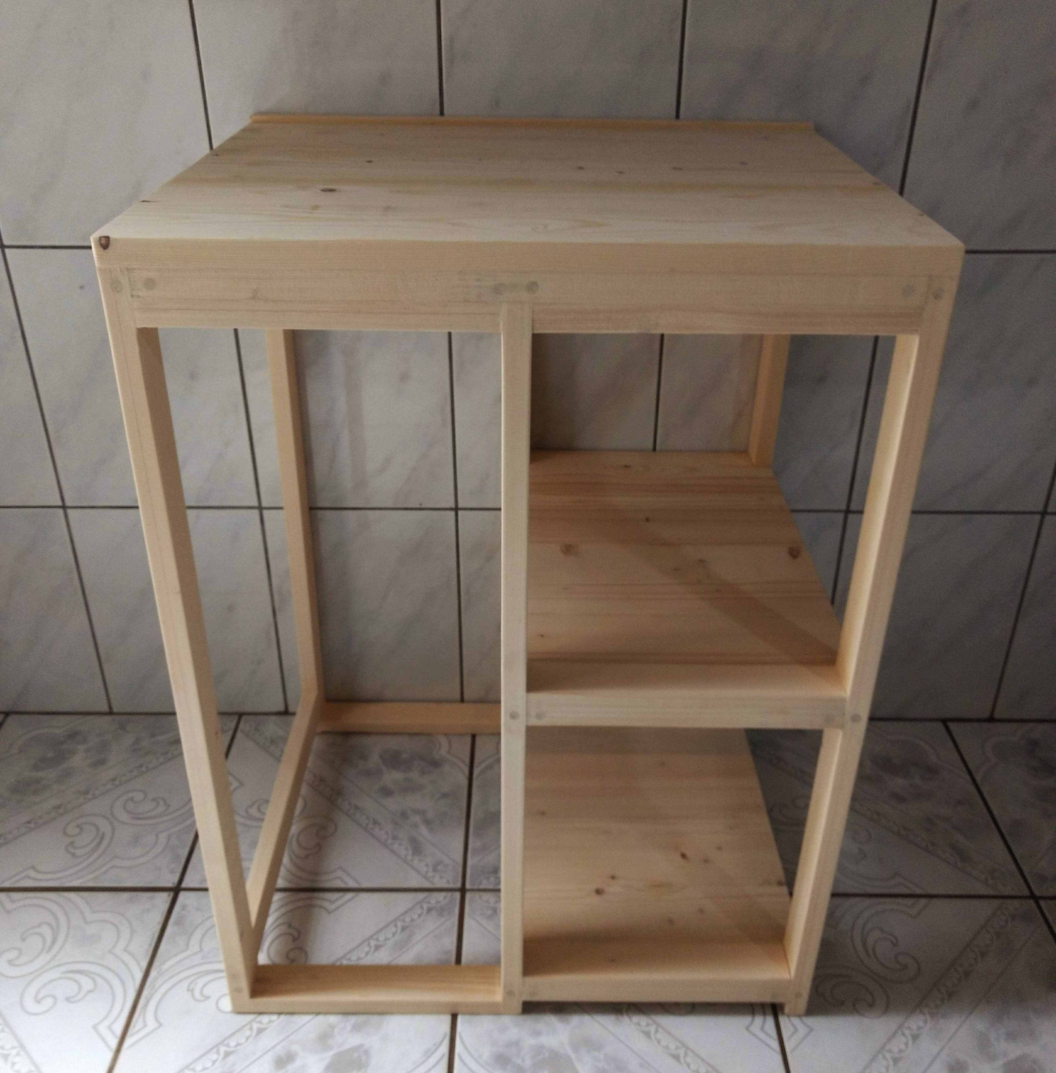 Adega de pallet com fixação na parede