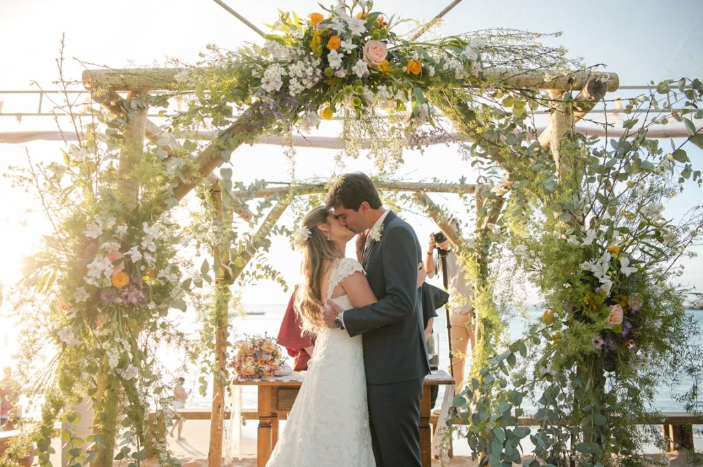 5 ideias de títulos:
1. Guia Completo: Como Escolher o Arco de Flores Perfeito para o Seu Casamento
2. Arcos de Flores DIY: Crie Decorações Incríveis e Econômicas
3. Tendências em Arcos Florais: Do Clássico ao Moderno
4. Flores Naturais vs. Artificiais: Qual a Melhor Opção para o Seu Arco?
5. O Simbolismo dos Arcos de Flores na Decoração de Eventos