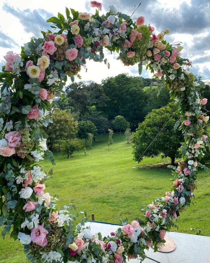 ideias de arco de flores simples para festa em casa