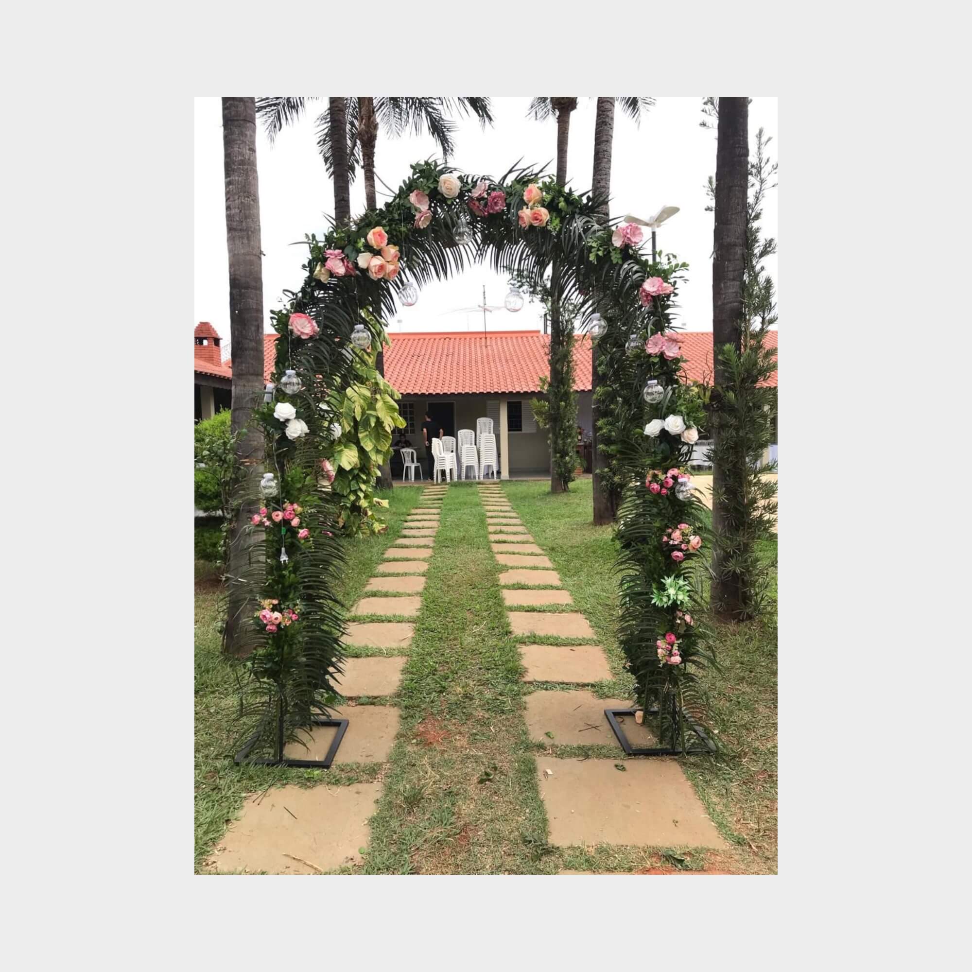 como fazer um arco de flores simples com cano de PVC