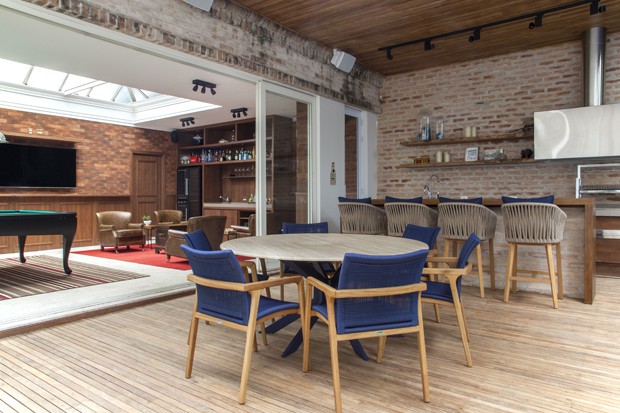 espaço gourmet com mesa de sinuca