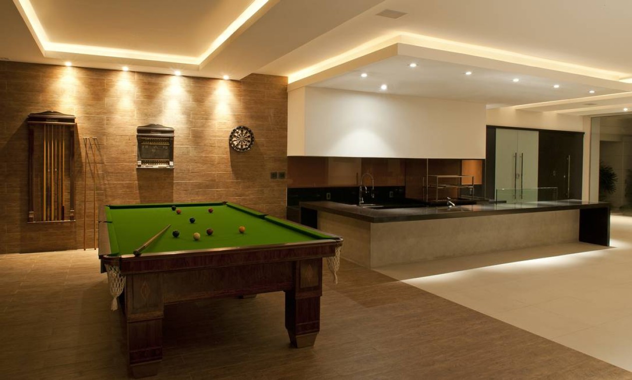 sala de jogos moderna com churrasqueira