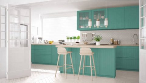 Armários de Cozinha Modulados vs. Planejados: Qual a Melhor Opção Colorida?