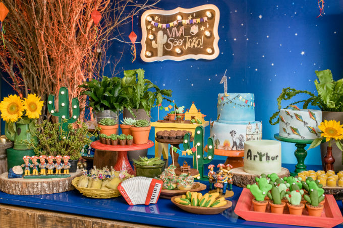 decoração de arraial vs decoração de festa junina tradicional