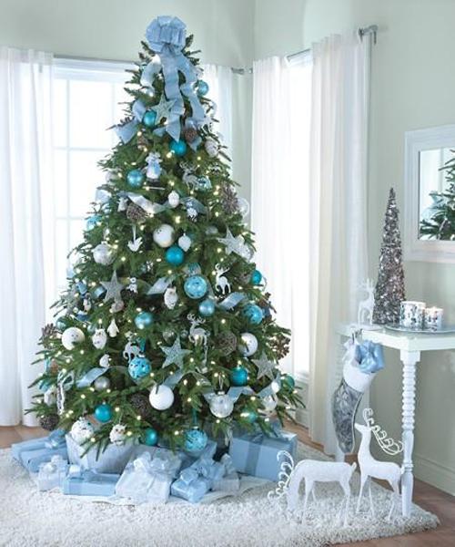 árvore de natal azul e dourada