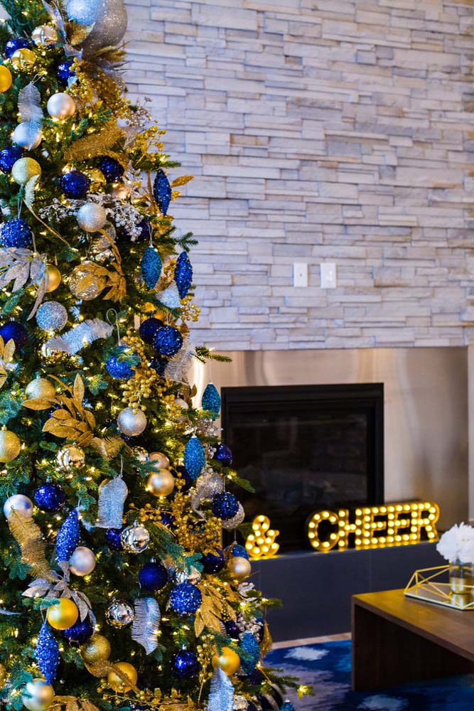 árvore de natal artificial azul