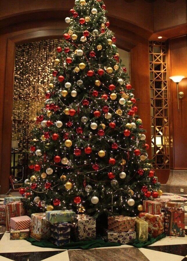 saia para árvore de natal decorada