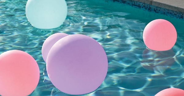 ideias criativas de balões para festa na piscina