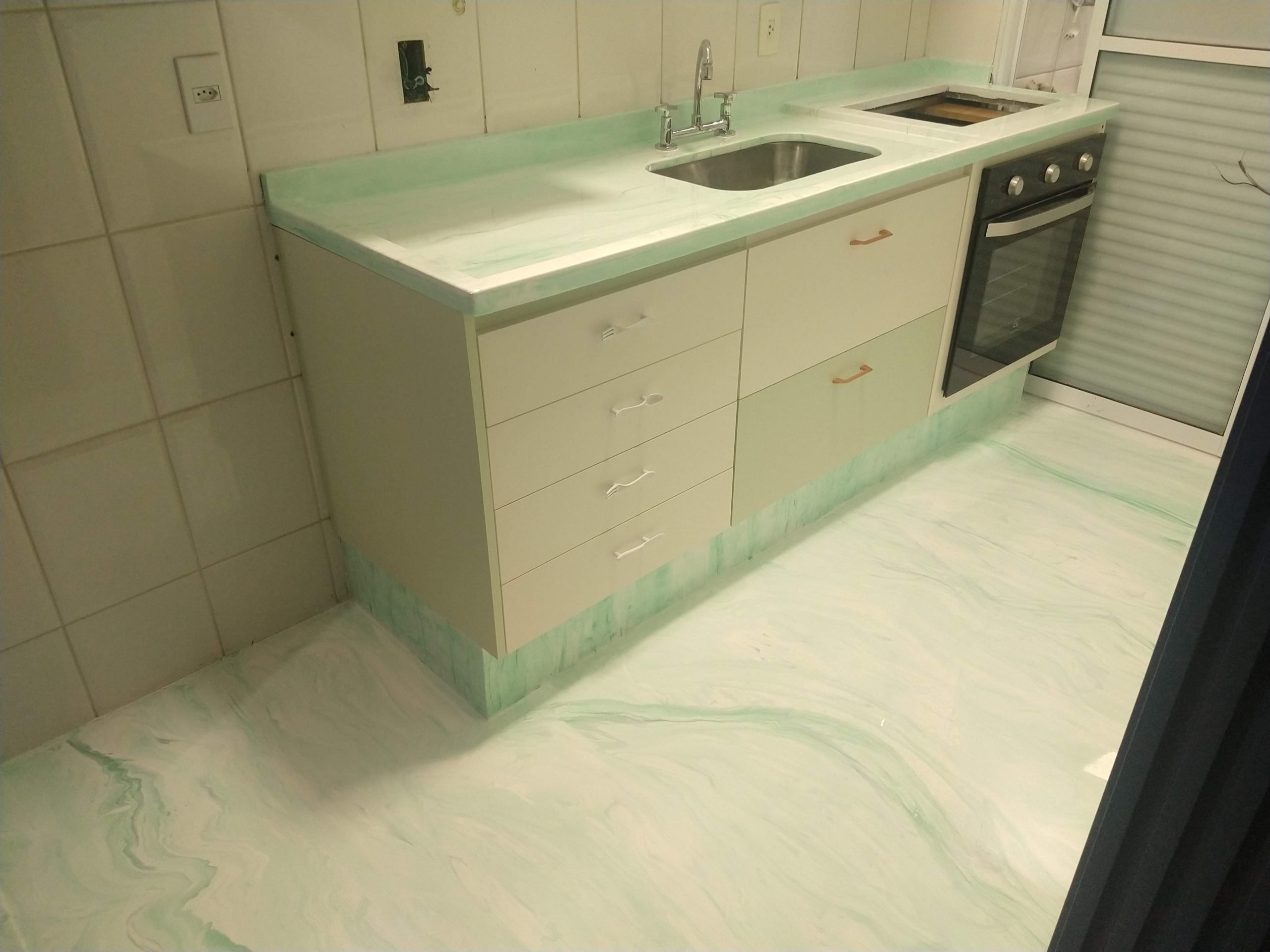 DIY: Fabricando sua Própria Bancada de Resina com Kits de Poliéster