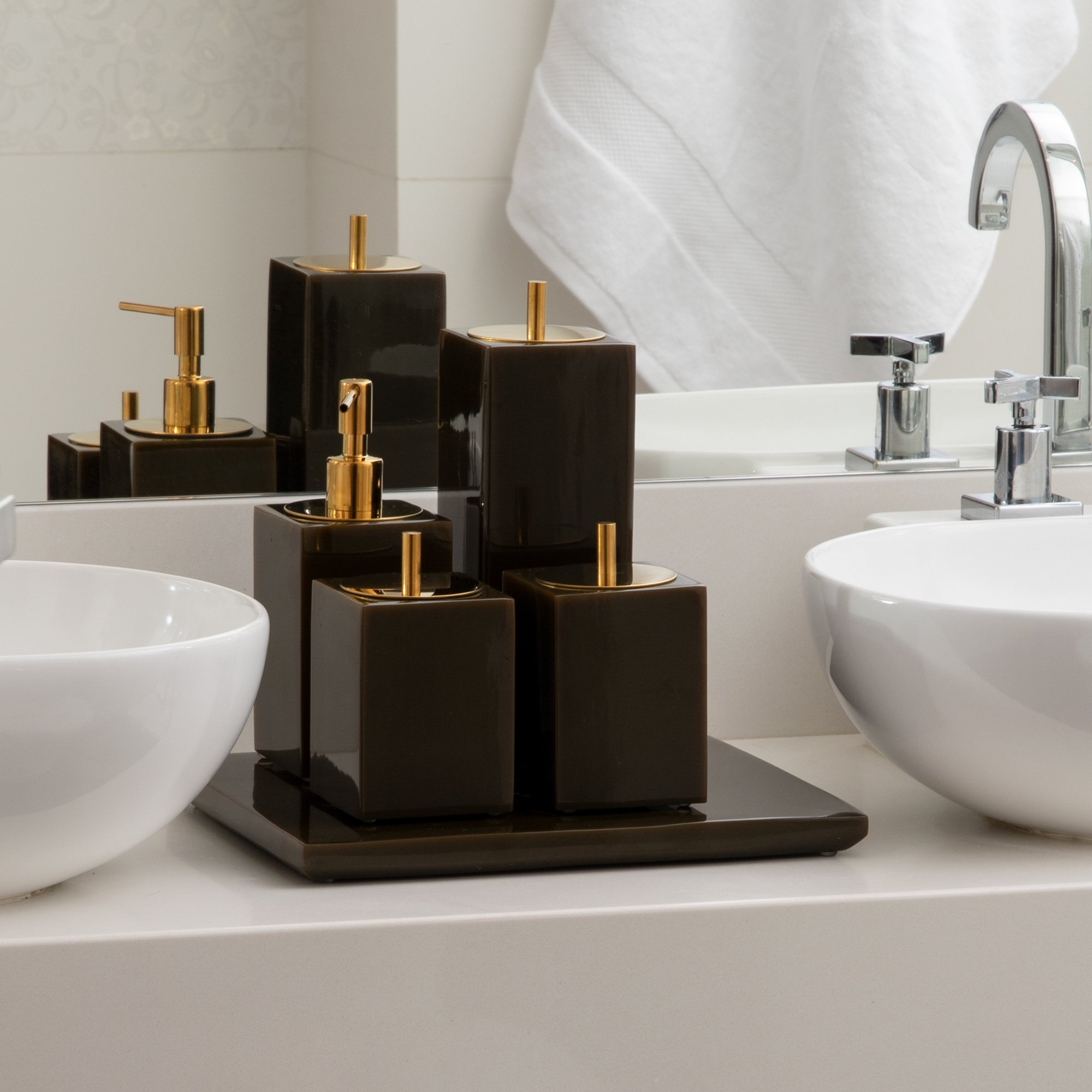 Mármore Sintético vs. Pedras Naturais: Qual a Melhor Opção para sua Bancada?