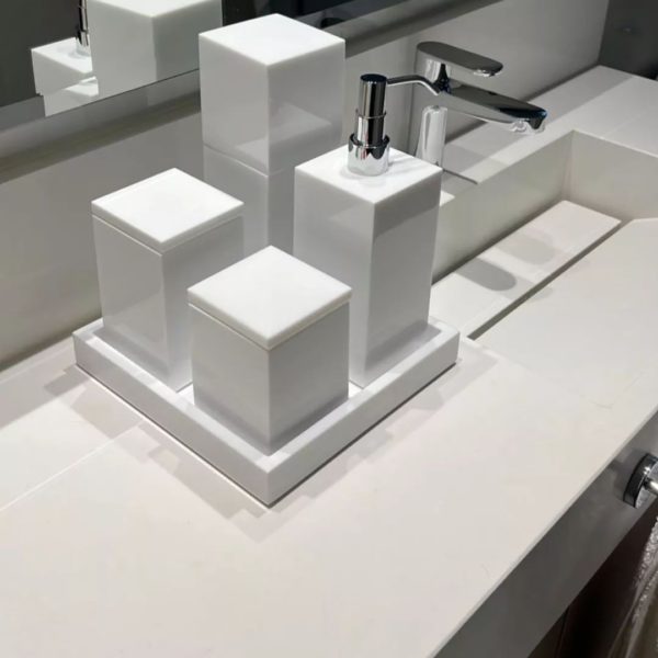 Manutenção de Bancadas de Resina: Dicas para Evitar Riscos e Amarelamento