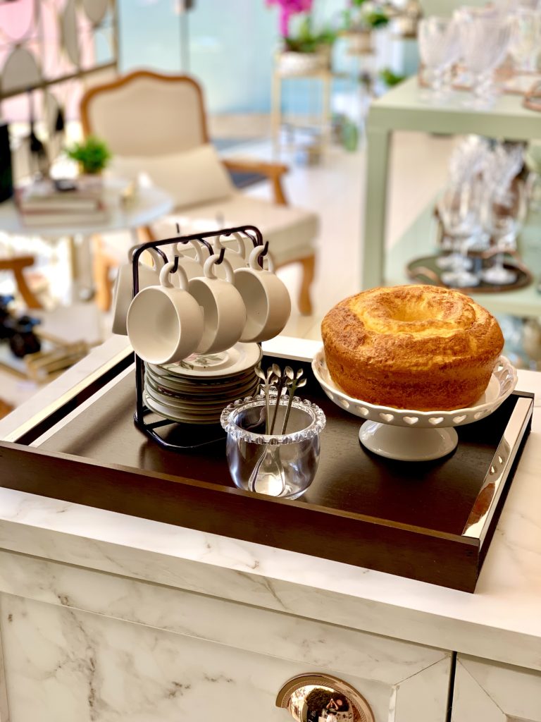 como evitar erros ao escolher bandeja decorativa para sala pequena