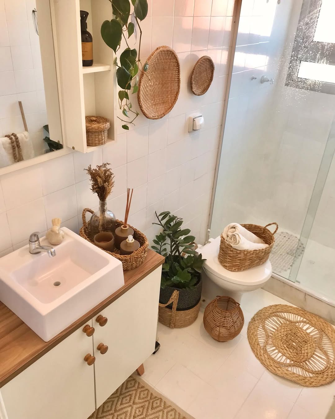 Boho Tradicional vs. Boho Chic: Qual Estilo Escolher para Seu Banheiro?