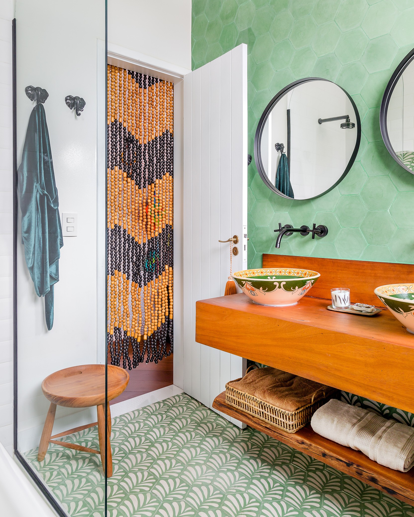 banheiro com decoracao colorida