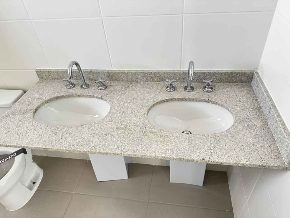 Banheiro Pequeno com Duas Cubas: Soluções Inteligentes e Otimização de Espaço