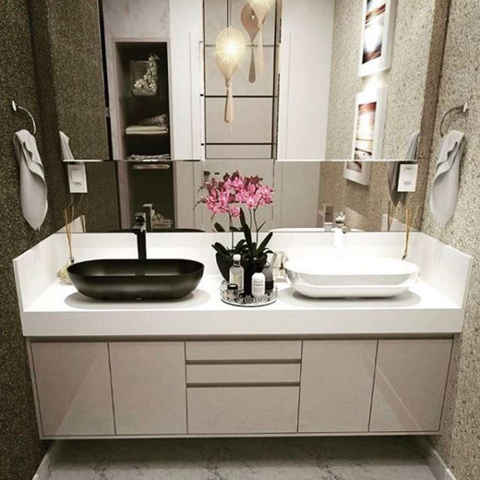 Banheiro Pequeno com Duas Cubas: Soluções Inteligentes e Otimização de Espaço