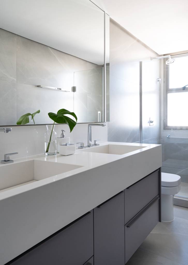 Cubas de Apoio vs. Cubas Esculpidas: Qual a Melhor Escolha para Seu Banheiro de Casal?