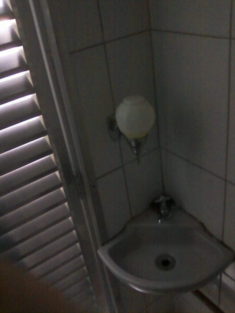 iluminação banheiro bar pequeno