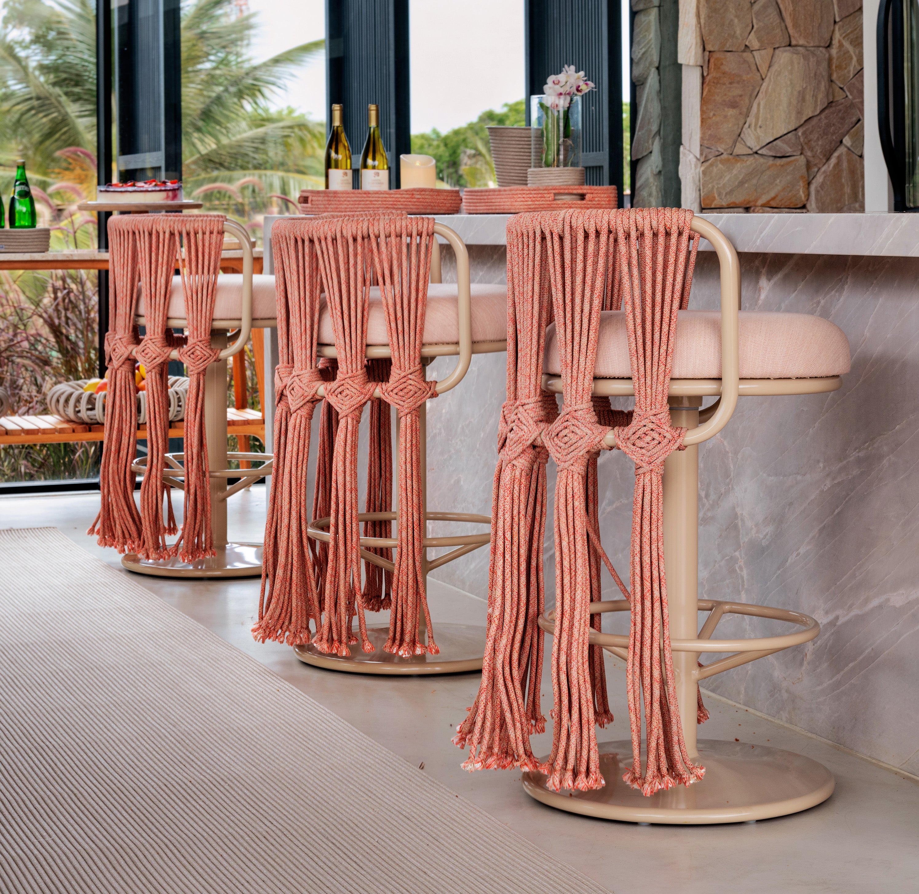 Puffs e banquetas estofadas: Versatilidade e aconchego para todos os ambientes