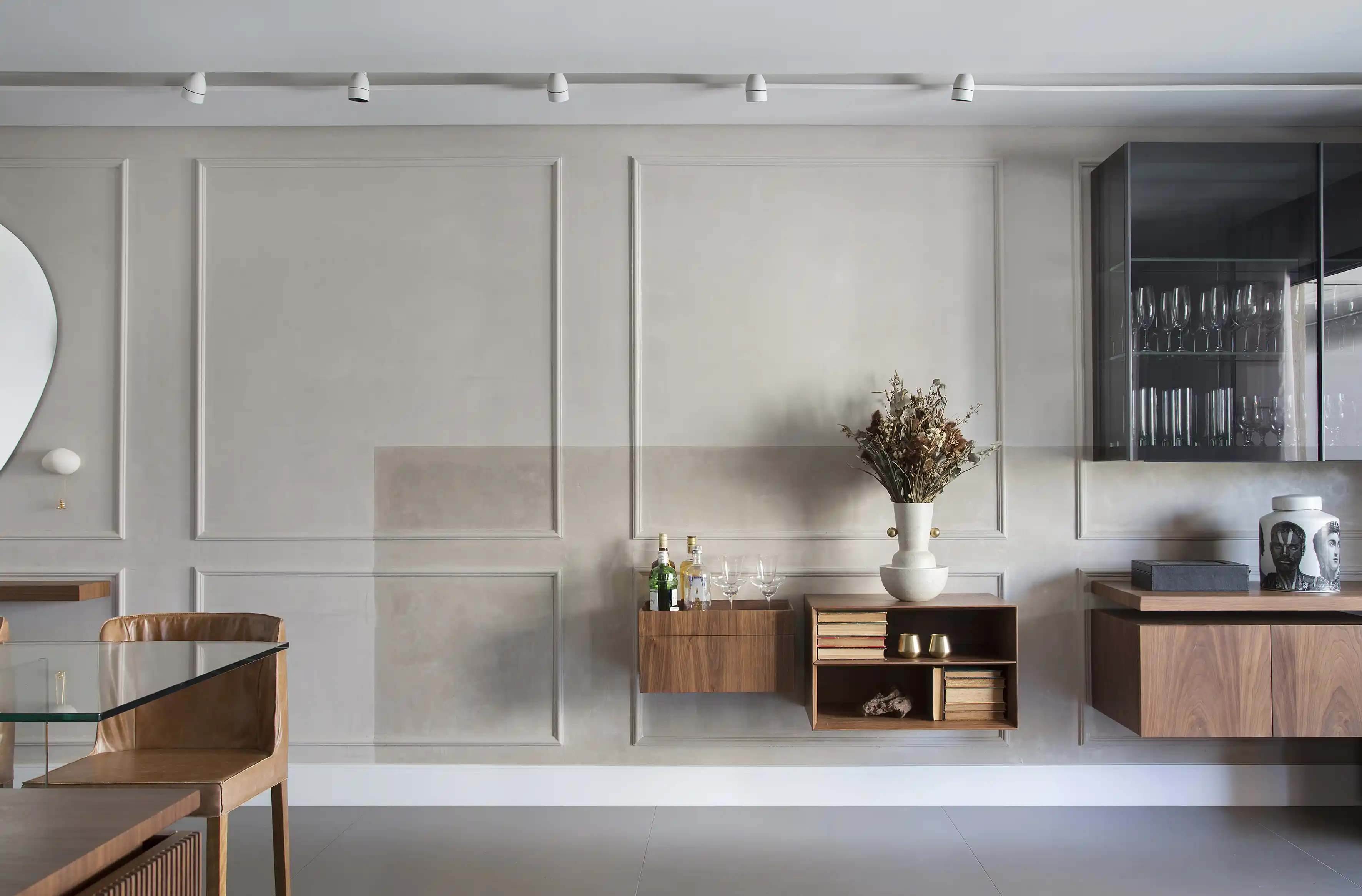 boiserie com espelho