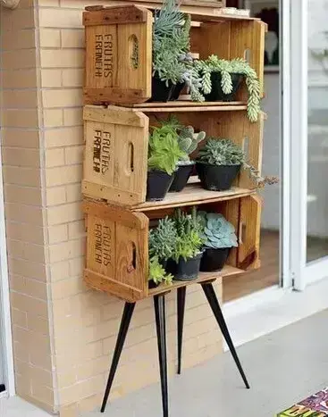 ideias de decoração com caixas de frutas de madeira