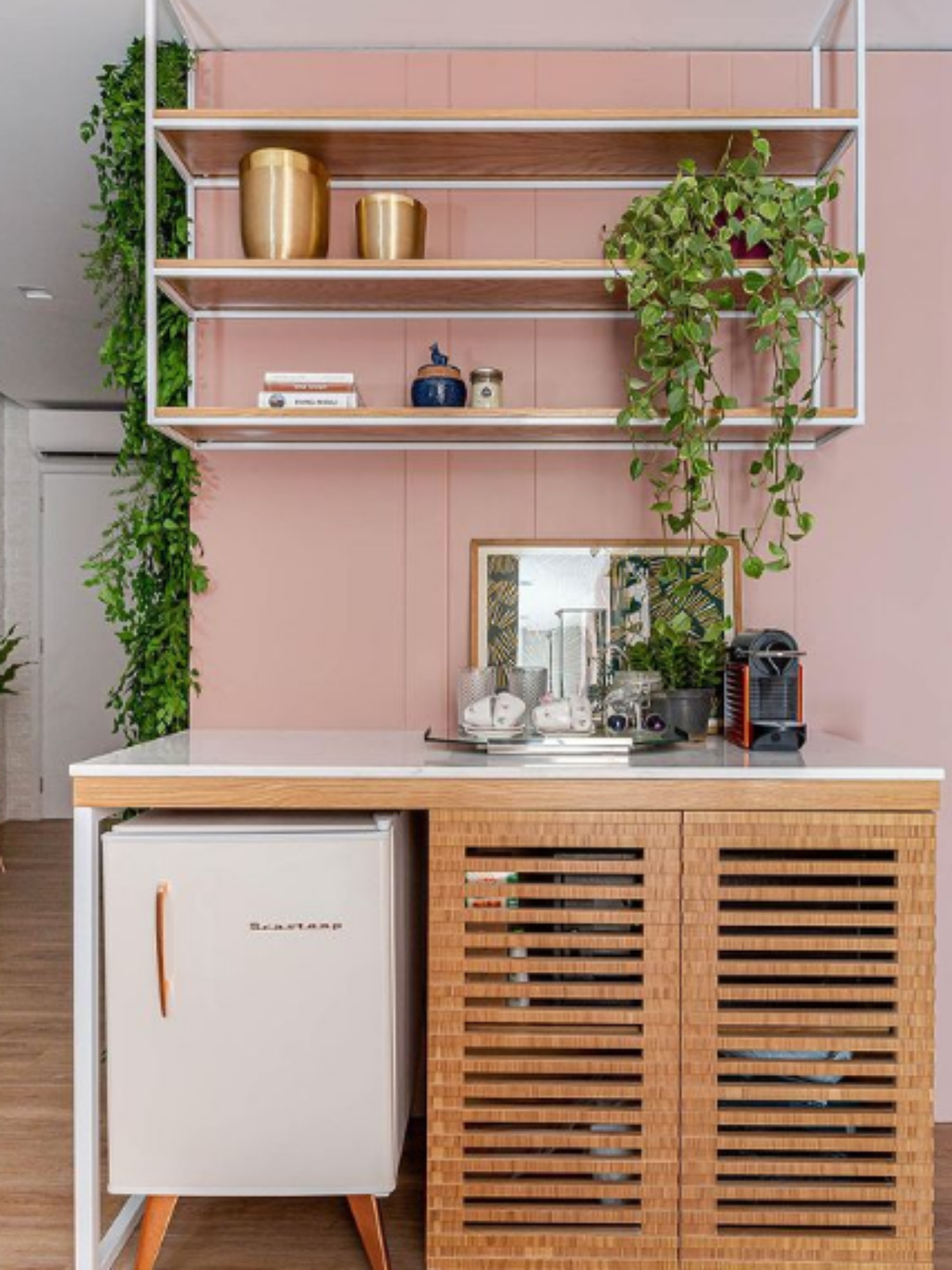 ideias de cantinho do café para escritório pequeno