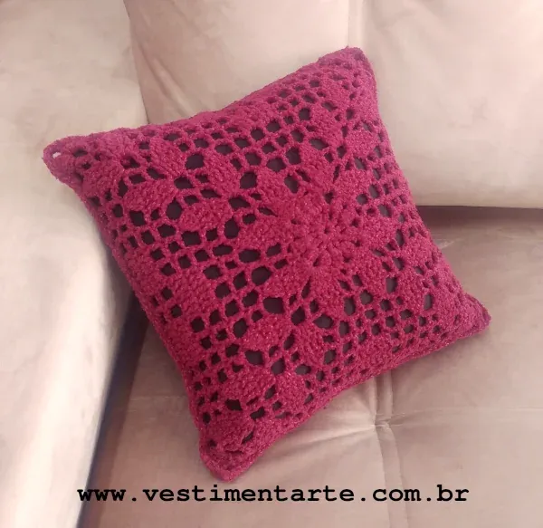 Capa de almofada de crochê com flores