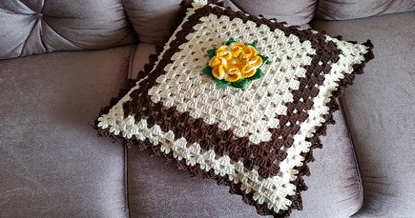 Capa de almofada de crochê quadrada