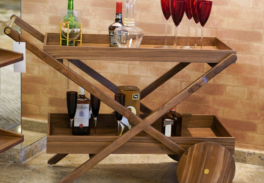 carrinho bar para apartamento pequeno com porta taças