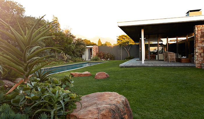 casa pequena quintal grande