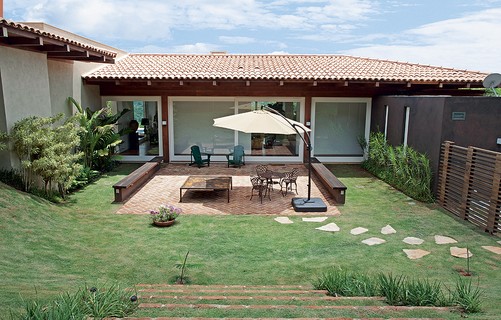 casas com quintal barato