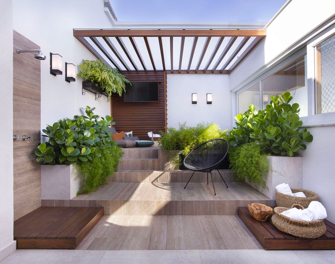 Casa com varanda lateral moderna