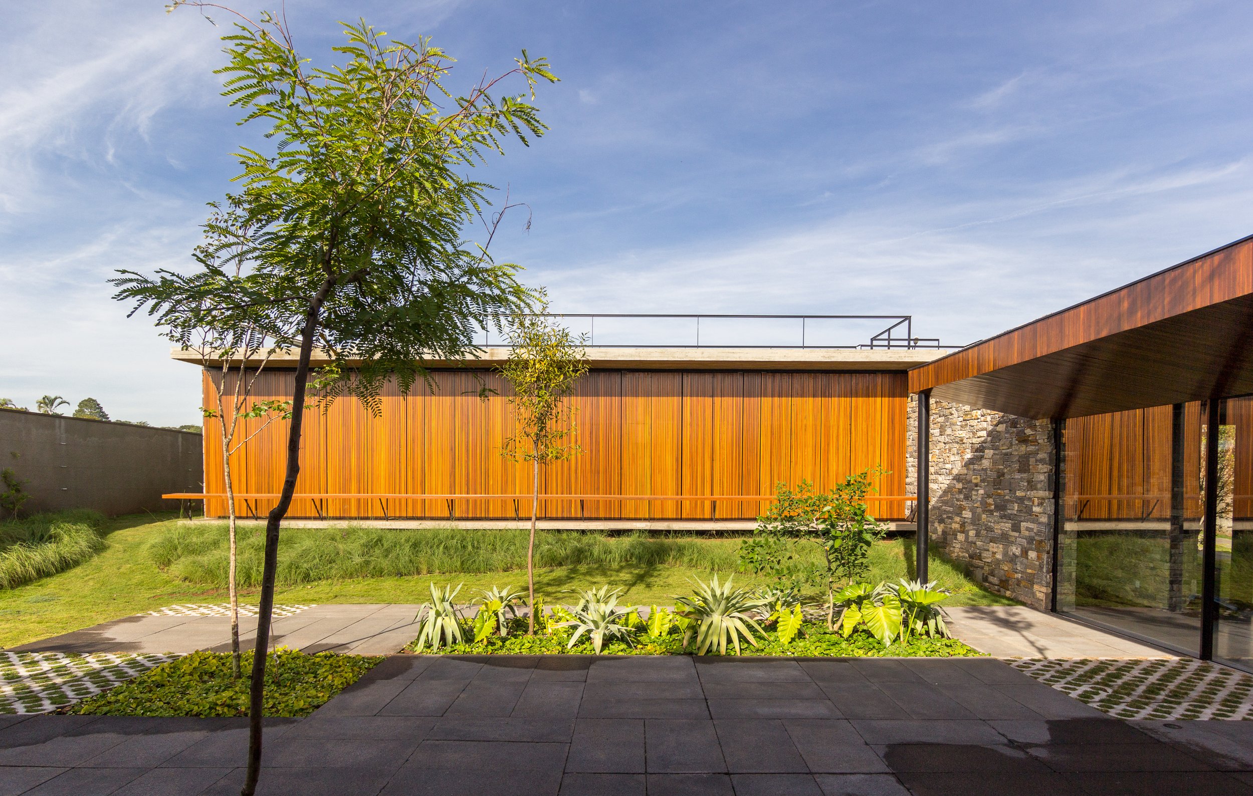 casas com pátio para iluminação natural