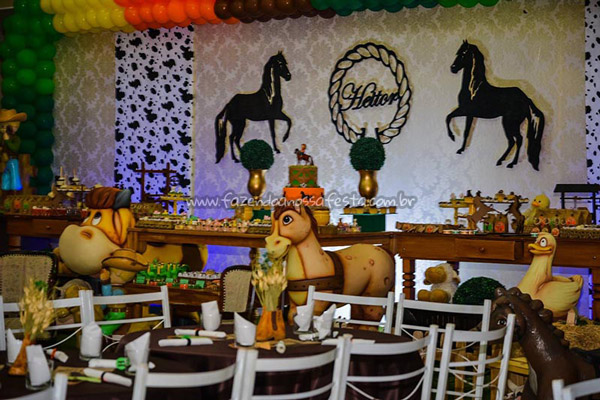 ideias de decoração com cavalos para sala