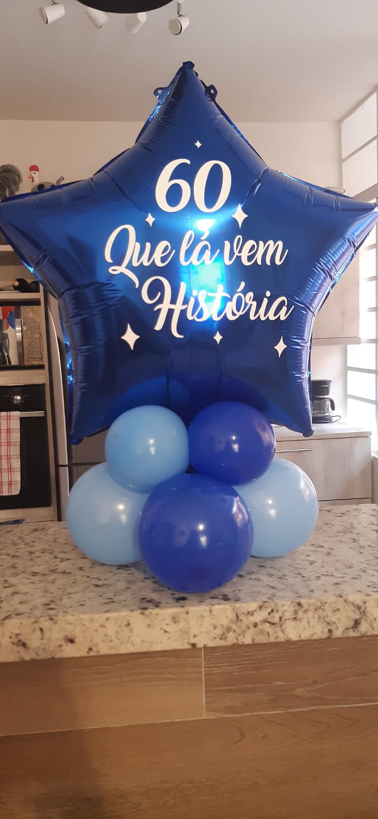 centro de mesa com balão para chá de bebê