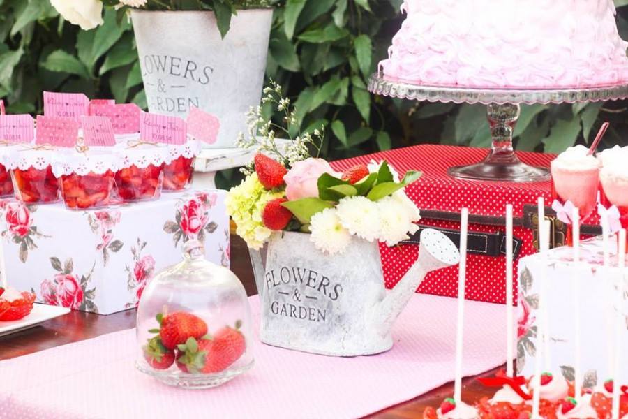 5 ideias de títulos para posts sobre chá de cozinha:
1. Chá de Cozinha dos Sonhos: Guia Completo de Decoração e Inspirações
2. Estilos de Decoração para Chá de Panela: Do Rústico ao Moderno
3. Elementos Essenciais para um Chá de Cozinha Inesquecível
4. DIY: Crie um Bolo de Utensílios Criativo para seu Chá de Panela
5. Lembrancinhas Úteis e Charmosas para o seu Chá de Cozinha