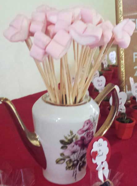 Como Montar a Mesa de Doces Perfeita para seu Chá de Cozinha