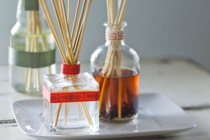 aromatizador elétrico vs difusor de varetas qual escolher