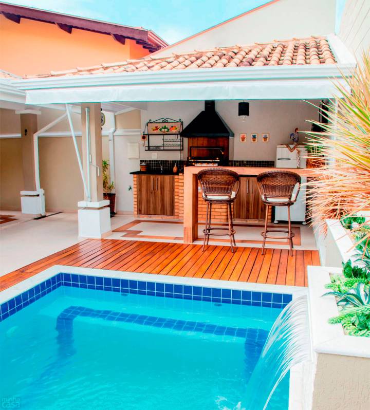 Churrasqueira com piscina pequena