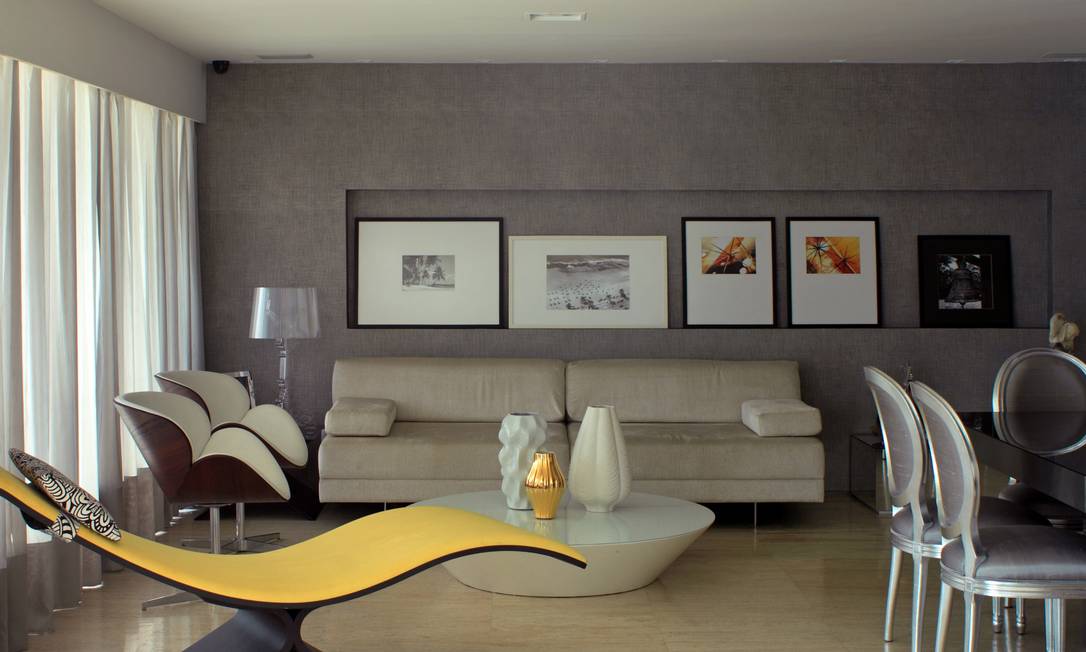 cinza elefante e dourado