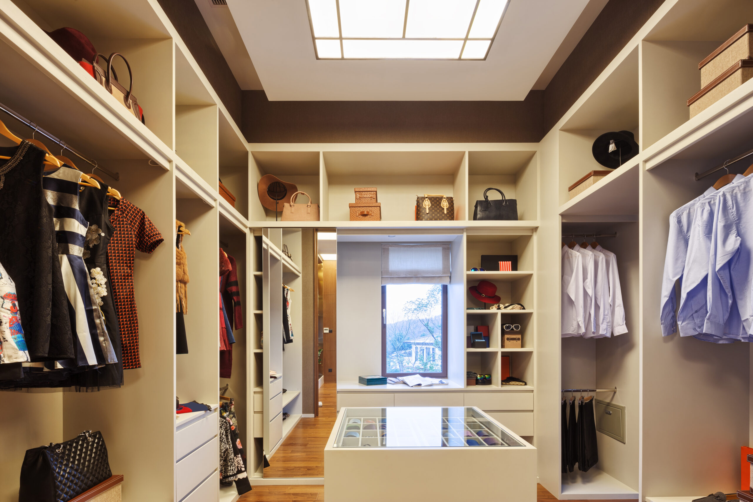 vantagens e desvantagens de closet com janela