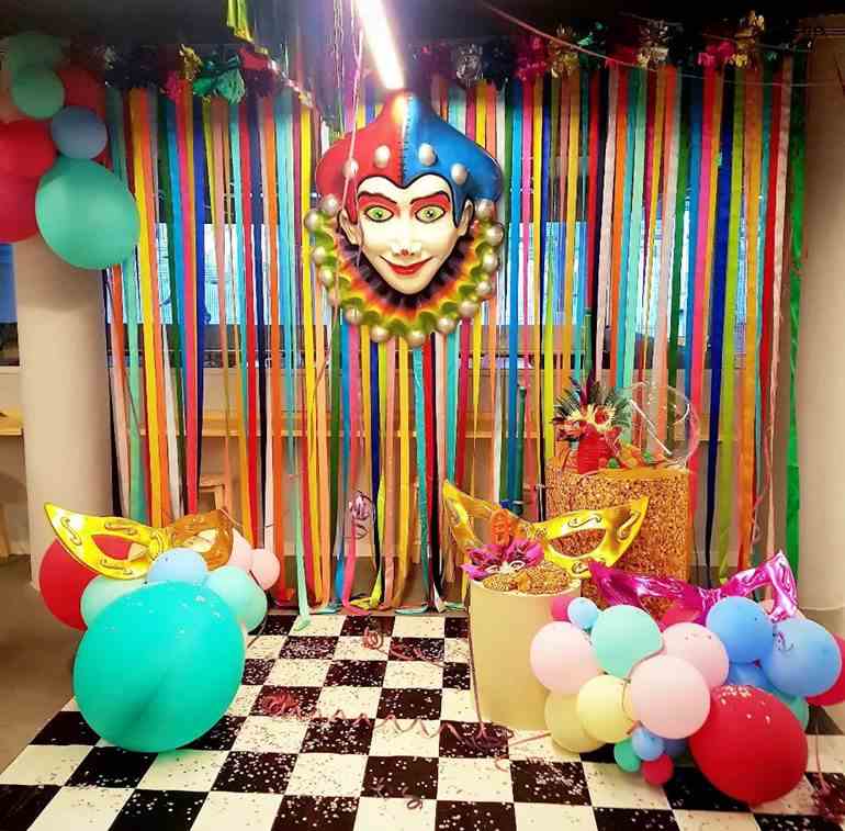 Guia Completo: Materiais Econômicos para a Decoração de Carnaval da sua Loja