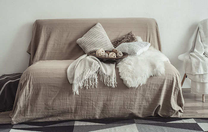 manta de sofá vs. colcha qual a melhor opção