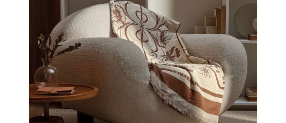 como decorar sofá com manta e almofadas