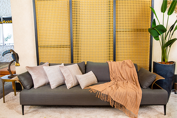 erros comuns ao decorar sofá com manta e almofadas