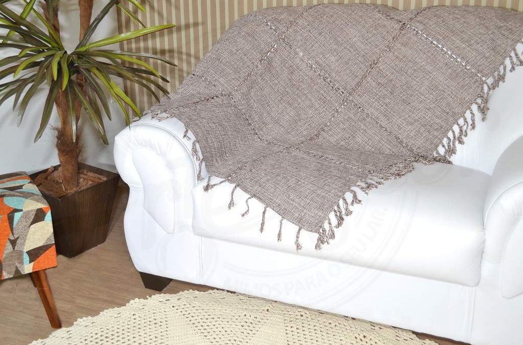 erros comuns ao decorar sofá com manta e almofadas