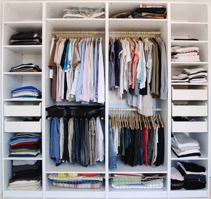 como organizar guarda roupa de casal